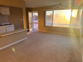 2617 Calle Del Comercio