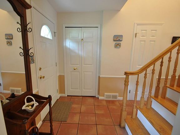 3rd image of 2340 Beechwood Dr