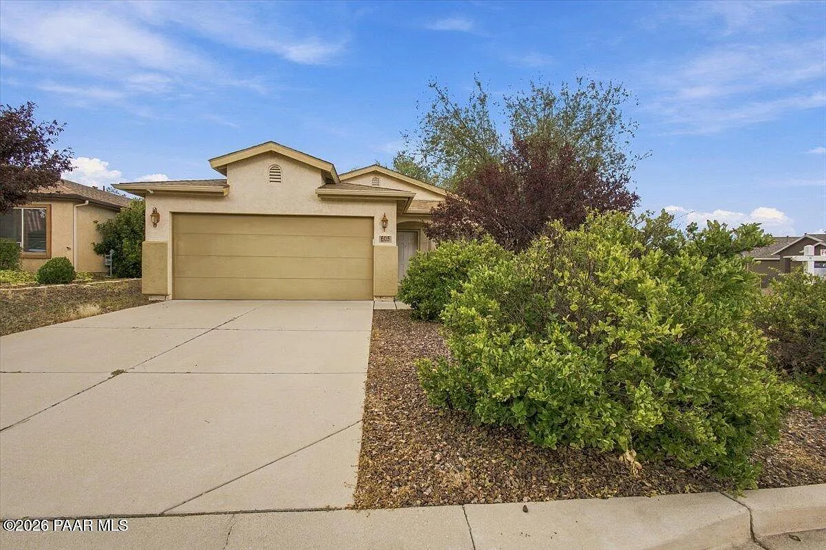 3 bed, 2.0 bath, 1415 sqft, $2,100 — Photo 1