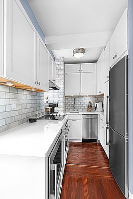 4th image of 320 E 42nd St APT 1110