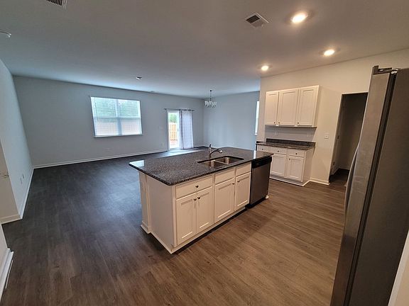 5th image of 811 Seathwaite Ln SE