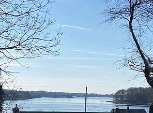 246 Foddering Farm Rd, Narragansett, RI 02882