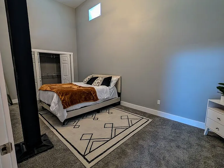 New South Side Apartments at 905 Bingham — Photo 4