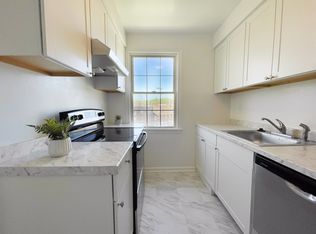 2135 Suitland Ter SE APT 301, Washington, DC 20020