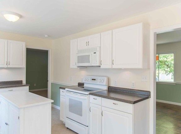5th image of 711 Roberta Dr