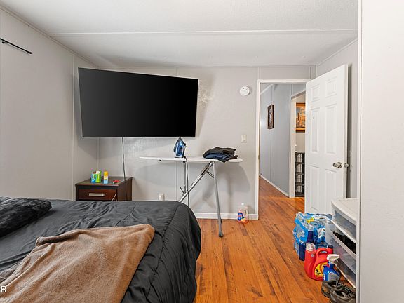 4th image of 446 Red Bud Ln