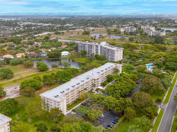 3503 Oaks Way #413, Pompano Beach, FL 33069