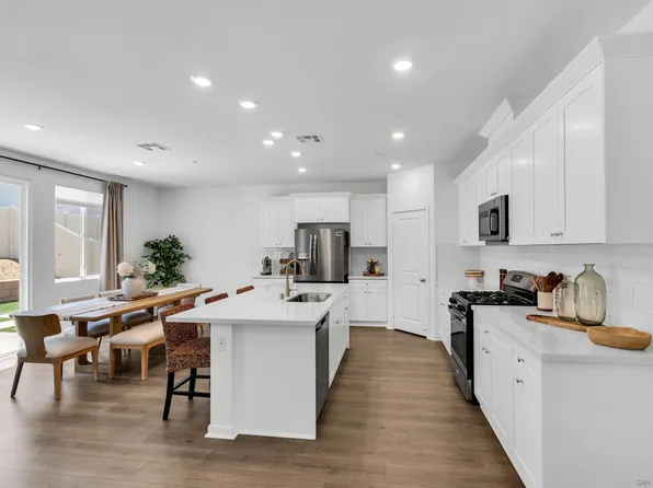 34470 Sakura Ln, Winchester, CA 92596