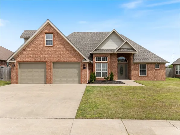 1040 Harvest St, Centerton, AR 72719