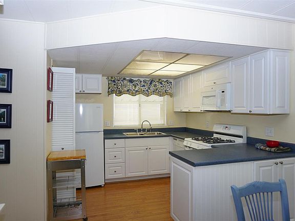 3rd image of 1111 Morse Ave #233