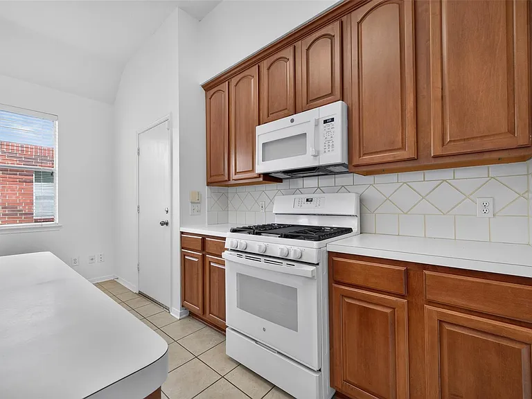 9534 Hanging Moss Trl — Photo 14