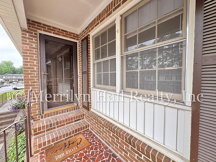 122 Jefferson Pl — Photo 2