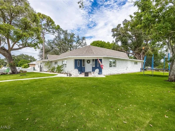 3923 Marvaez St, Fort Myers, FL 33901