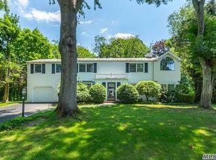 13 Polofield Ln, Great Neck, NY 11020