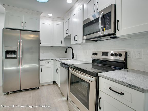3rd image of 2 Norwich Ct #64
