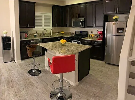 3 bed, 1500 sqft, $3,975 — Photo 3