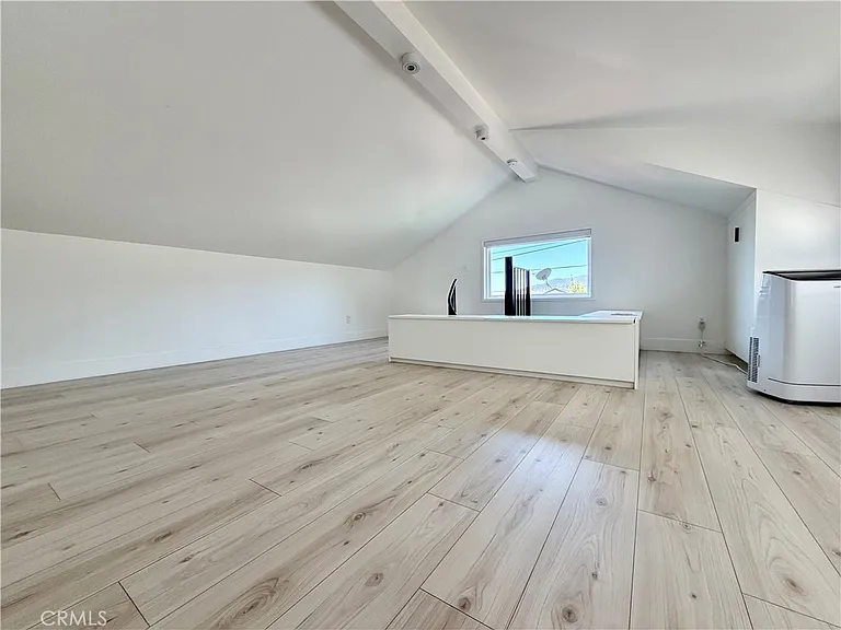 2536 Mayfield Ave #1/2 — Photo 11