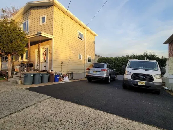 439 3rd St, Carlstadt, NJ 07072
