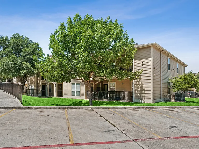 Crosspoint Oaks at Boerne — Photo 38