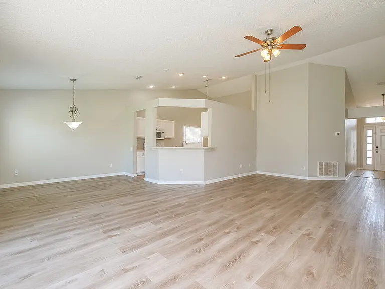 10408 Hallmark Blvd — Photo 4