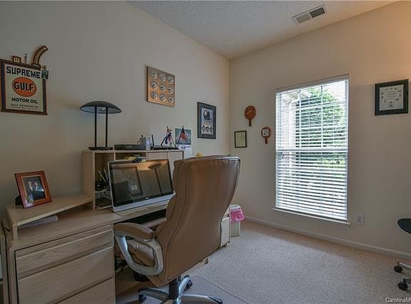 4th image of 144 Spring Grove Dr