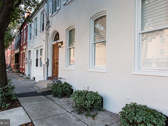 2nd image of 216 W Chestnut St
