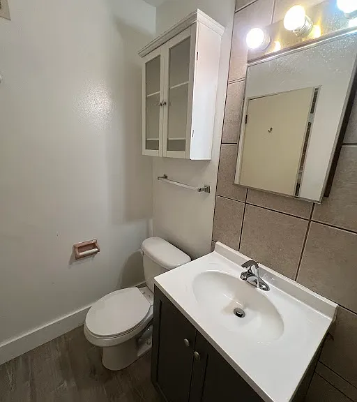 1733 N Cambridge Ave — Photo 7