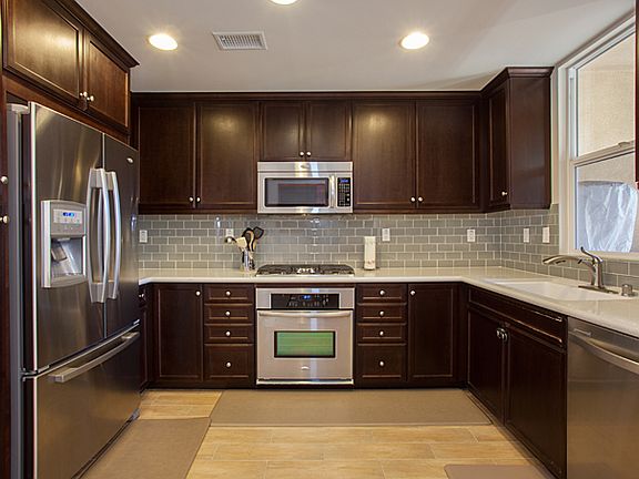 Gorgeous gourmet kitchen