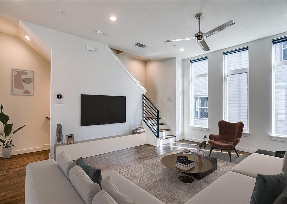 1st image of 2121 N Garrett Ave #203