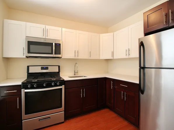 666 Hancock Street image 2 of 12