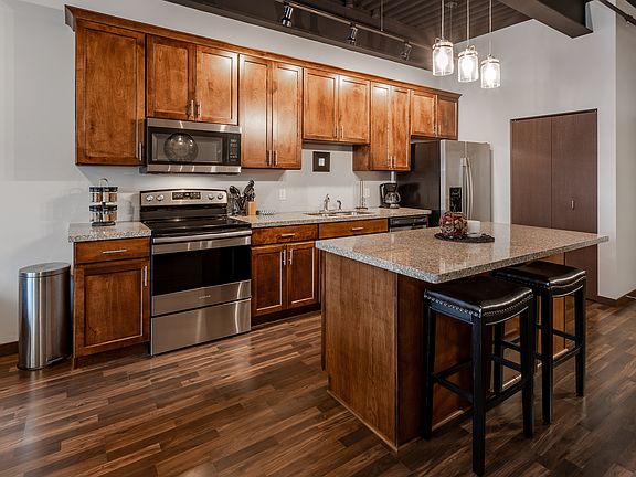 5th image of 523 W Saint Germain St #304