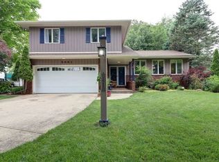 2001 Robert Dr, Champaign, IL 61821