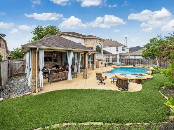 8111 Highland Green Dr, Sugar Land, TX 77479