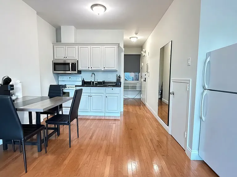 205 N 11th St #2 — Photo 8