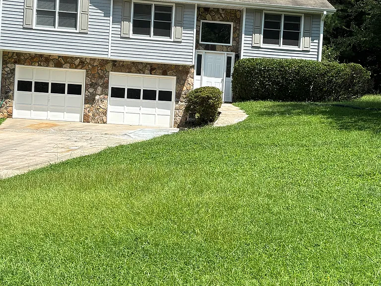 38 Stonehedge Dr — Photo 2