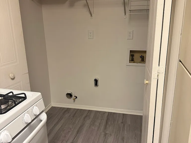 701 Olde Mill Ln — Photo 5