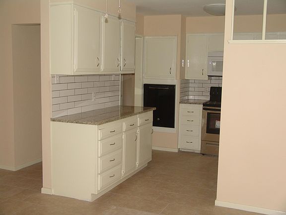 4th image of 2342 Yorktown Dr