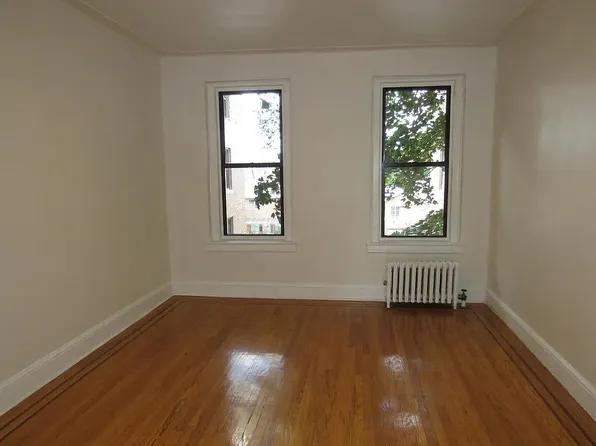 15110 35th Ave APT 2F, Flushing, NY 11354