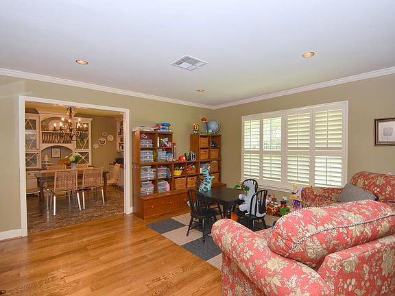 3rd image of 607 Lornmead Dr