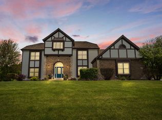 1604 E Bristlecone Dr, Hartland, WI 53029