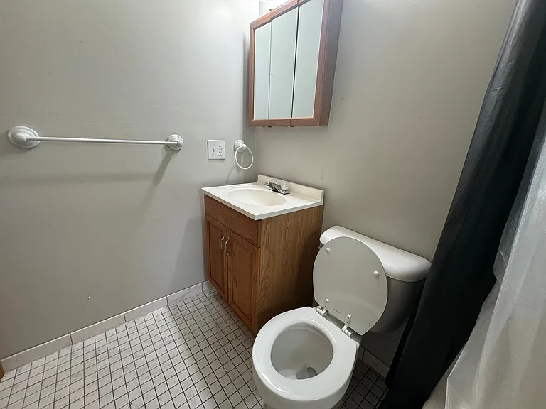 Updated 1BR Apartment Shared Laundry, Cats OK $750/mo — Photo 10
