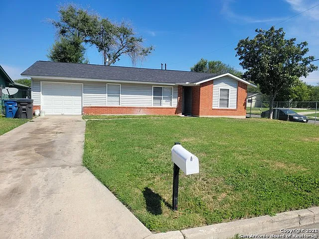 3 bed, 2.0 bath, 1117 sqft, $1,195 — Photo 1