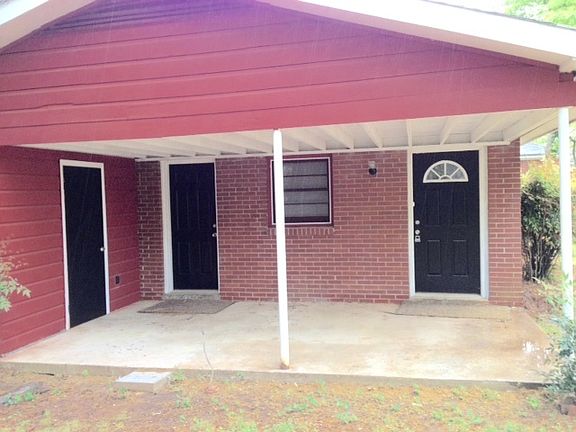 3rd image of 2450 Randall Ave
