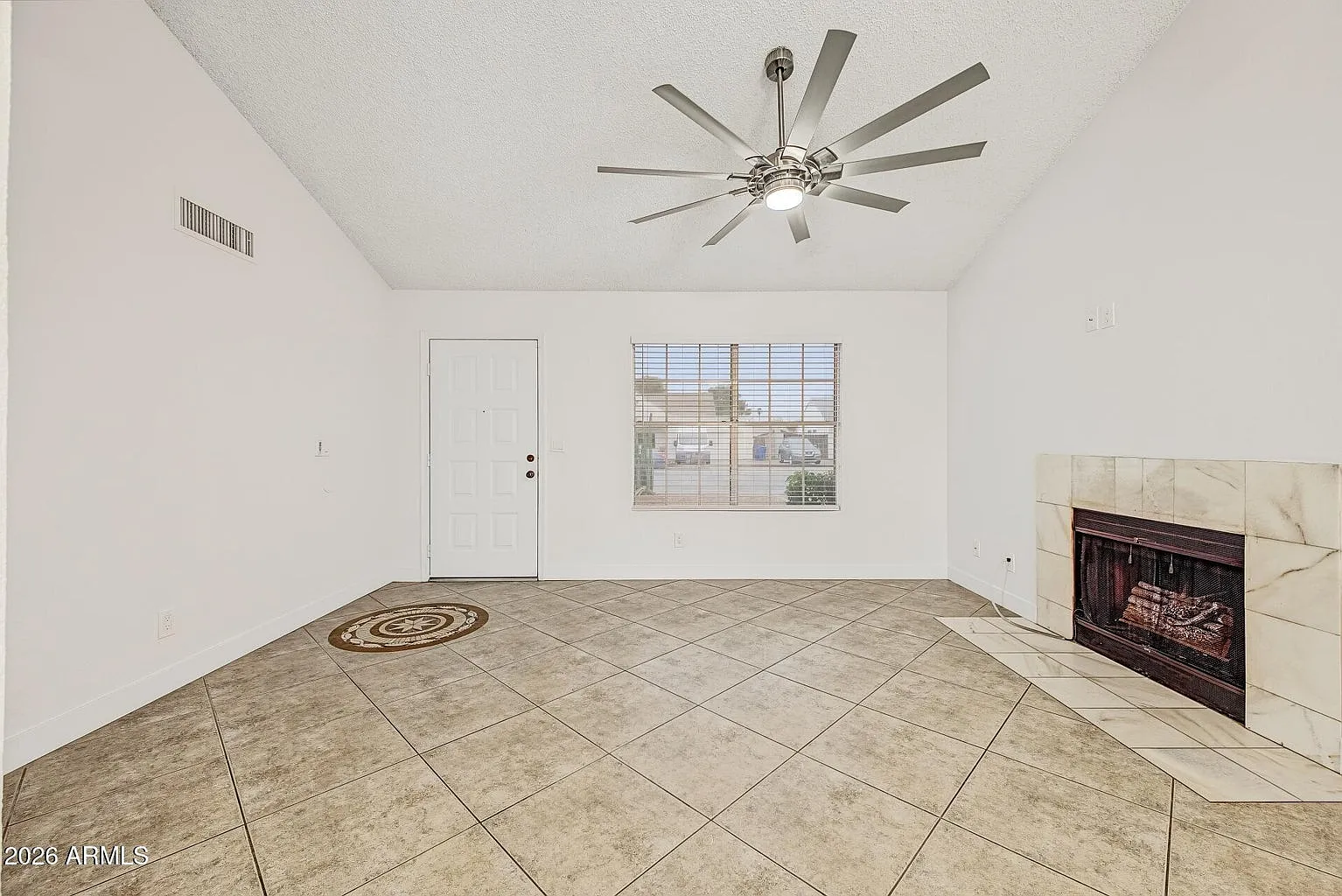3 bed, 1068 sqft, $2,550 — Photo 4
