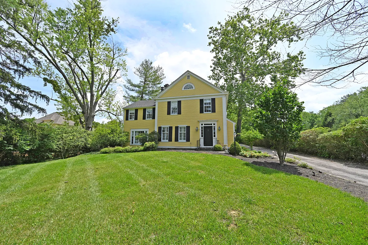 Building Photo - 6900 Drake Rd