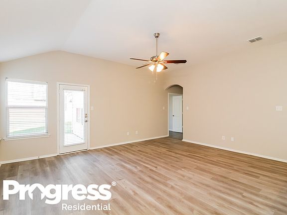 3rd image of 420 Dogwood Dr