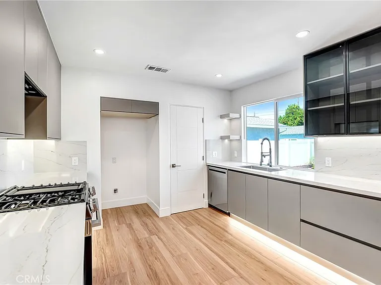 6722 Katherine Ave — Photo 9