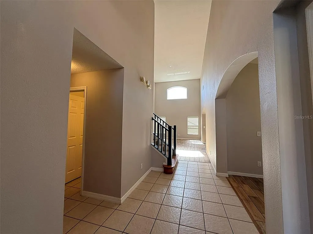 5 bed, 3.0 bath, 2106 sqft, $3,100 — Photo 4