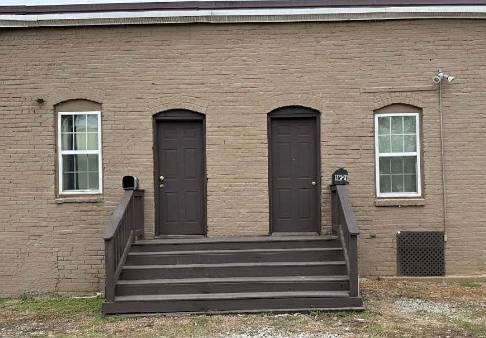 1st image of 1921 Emerson Dr #3