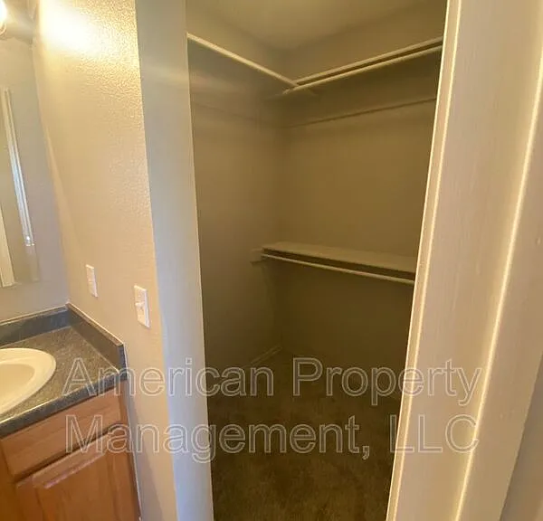 4716 NE Wisconsin St — Photo 4